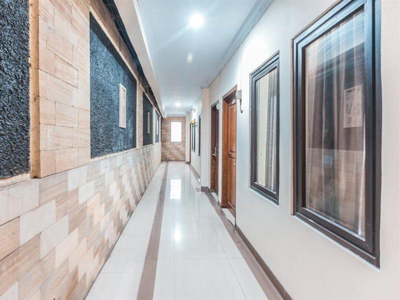 Oyo 1667 Wisma Lux Barkah Jakarta Korridorer billede