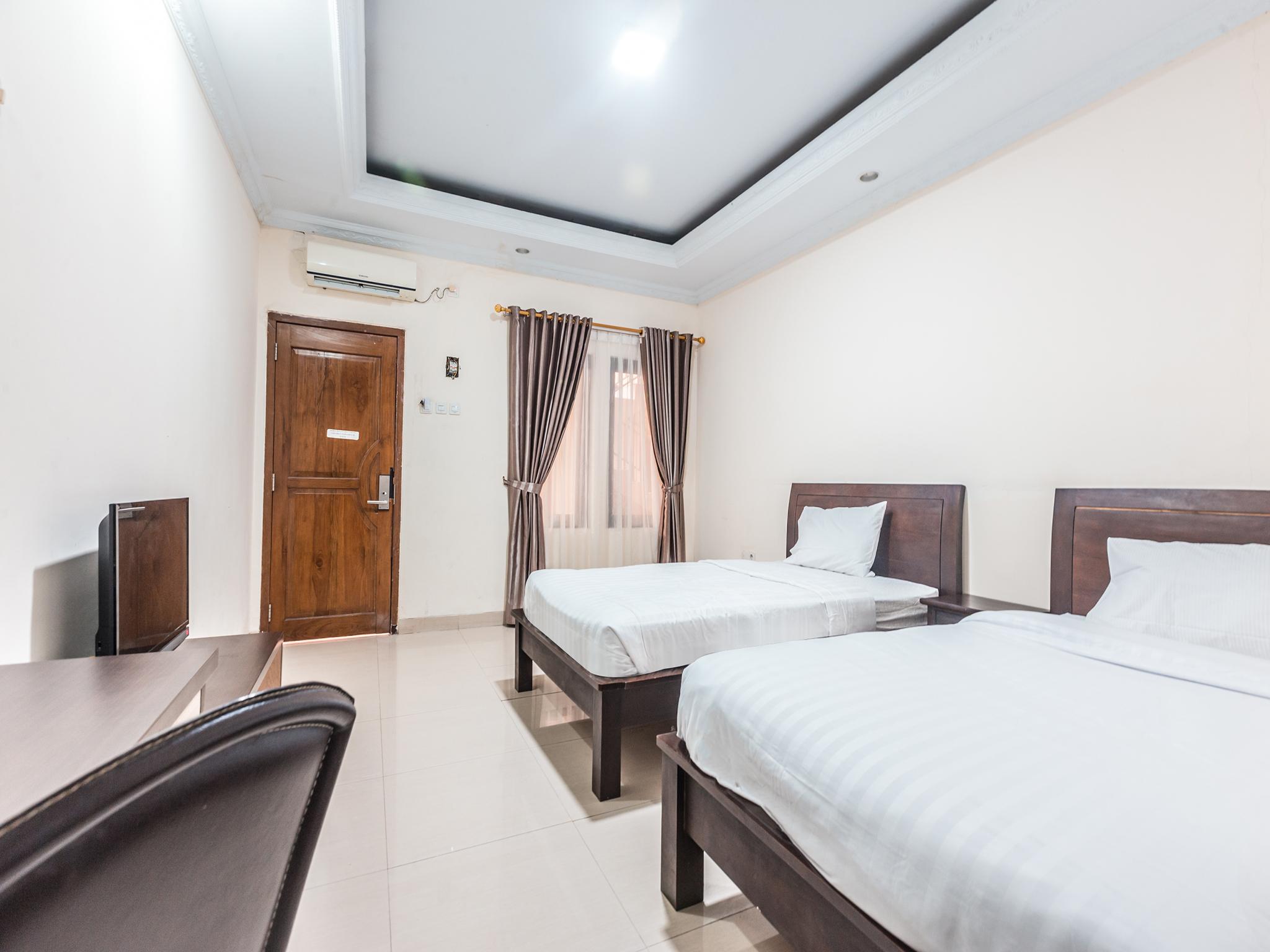 Oyo 1667 Wisma Lux Barkah Jakarta Eksteriør billede