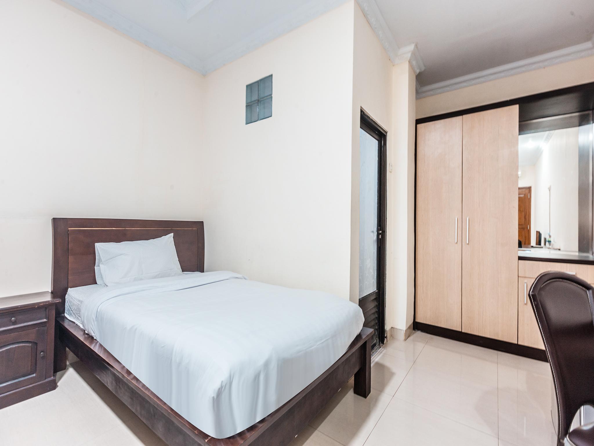 Oyo 1667 Wisma Lux Barkah Jakarta Eksteriør billede