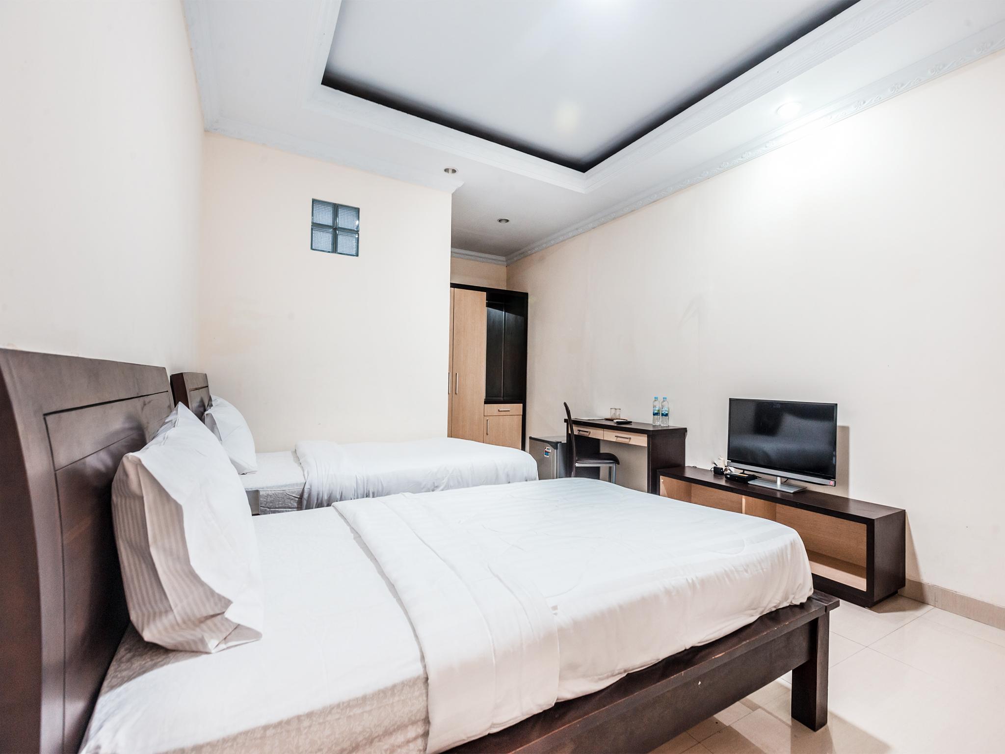 Oyo 1667 Wisma Lux Barkah Jakarta Eksteriør billede