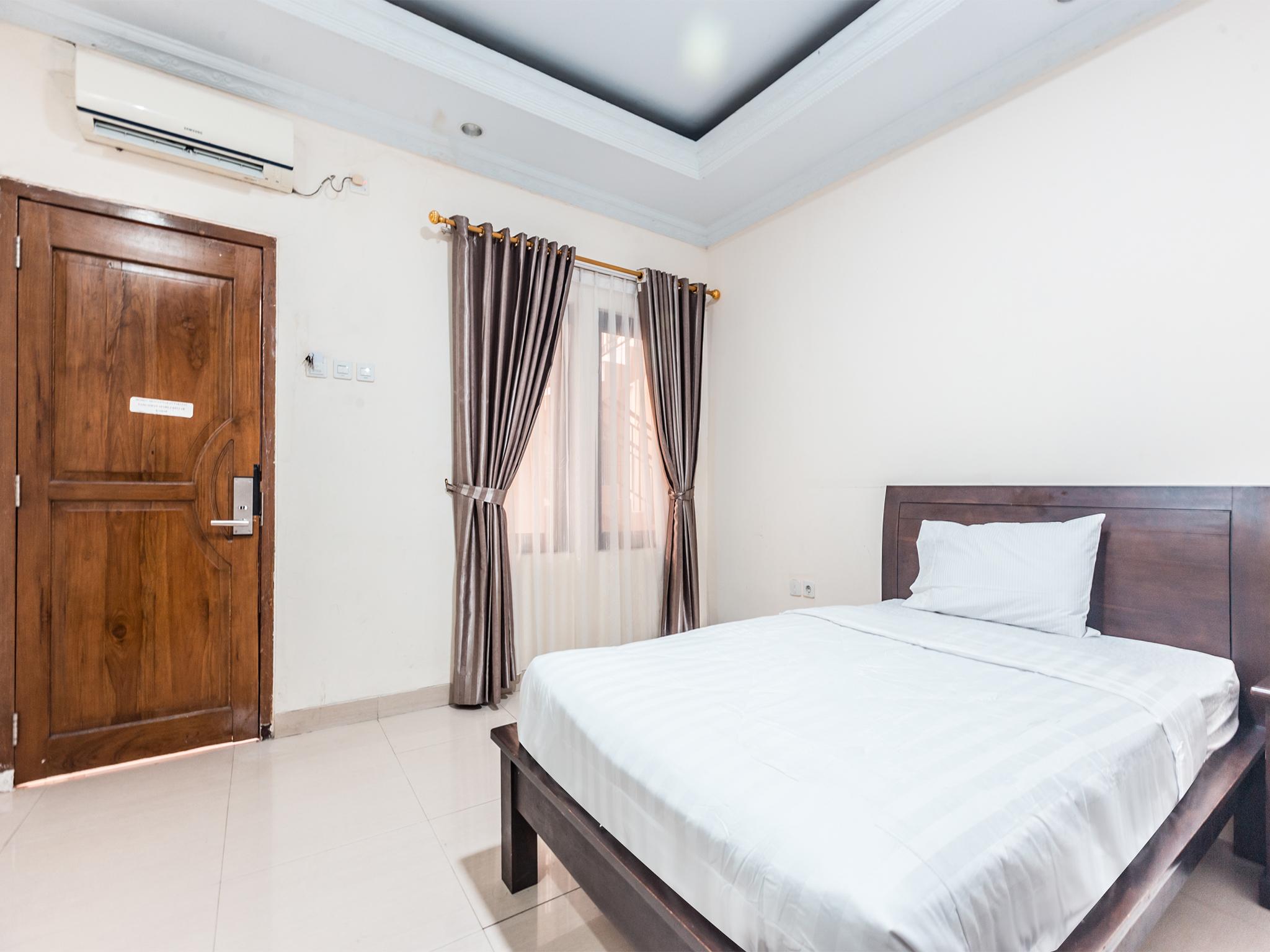 Oyo 1667 Wisma Lux Barkah Jakarta Eksteriør billede