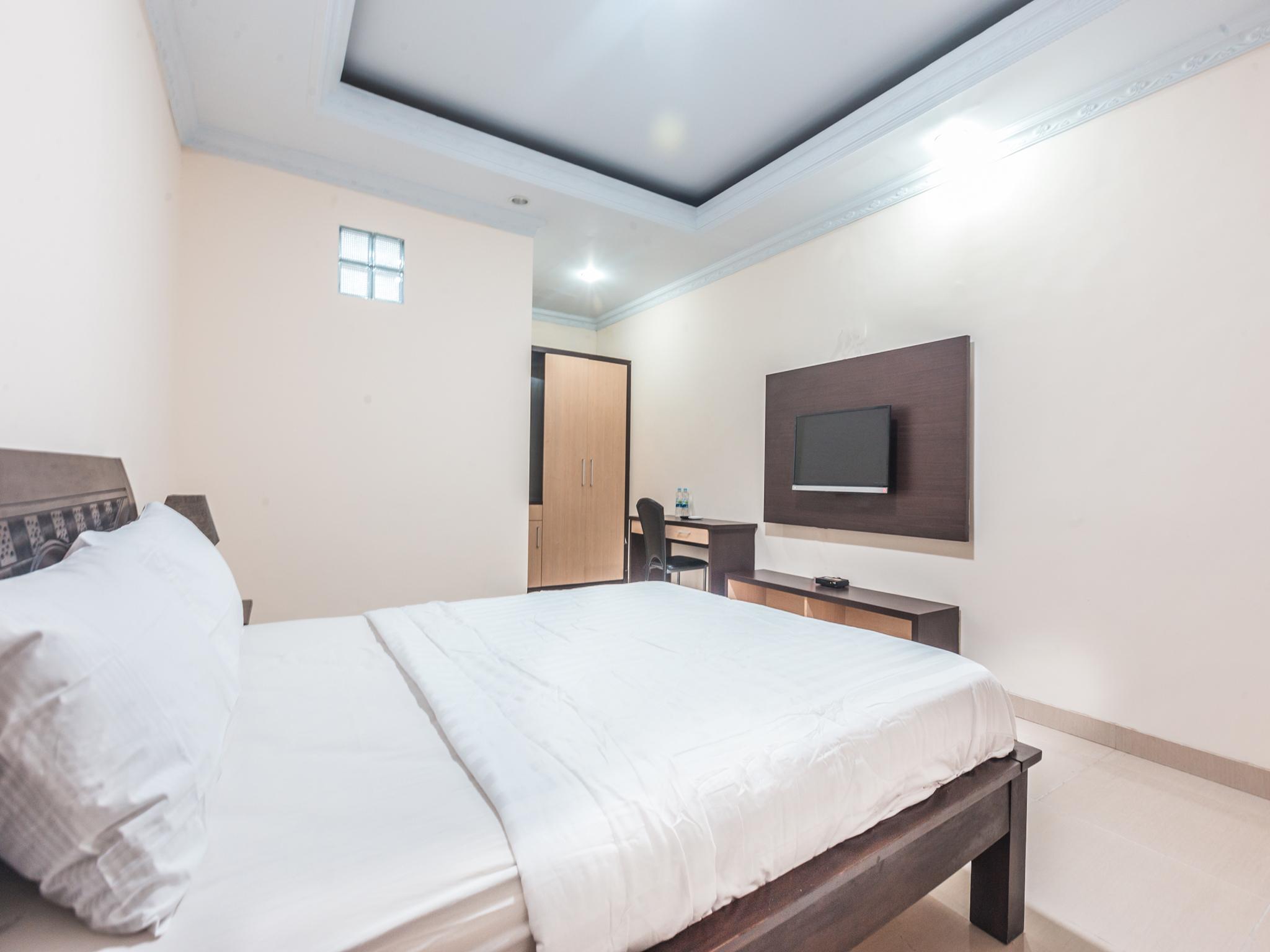 Oyo 1667 Wisma Lux Barkah Jakarta Eksteriør billede