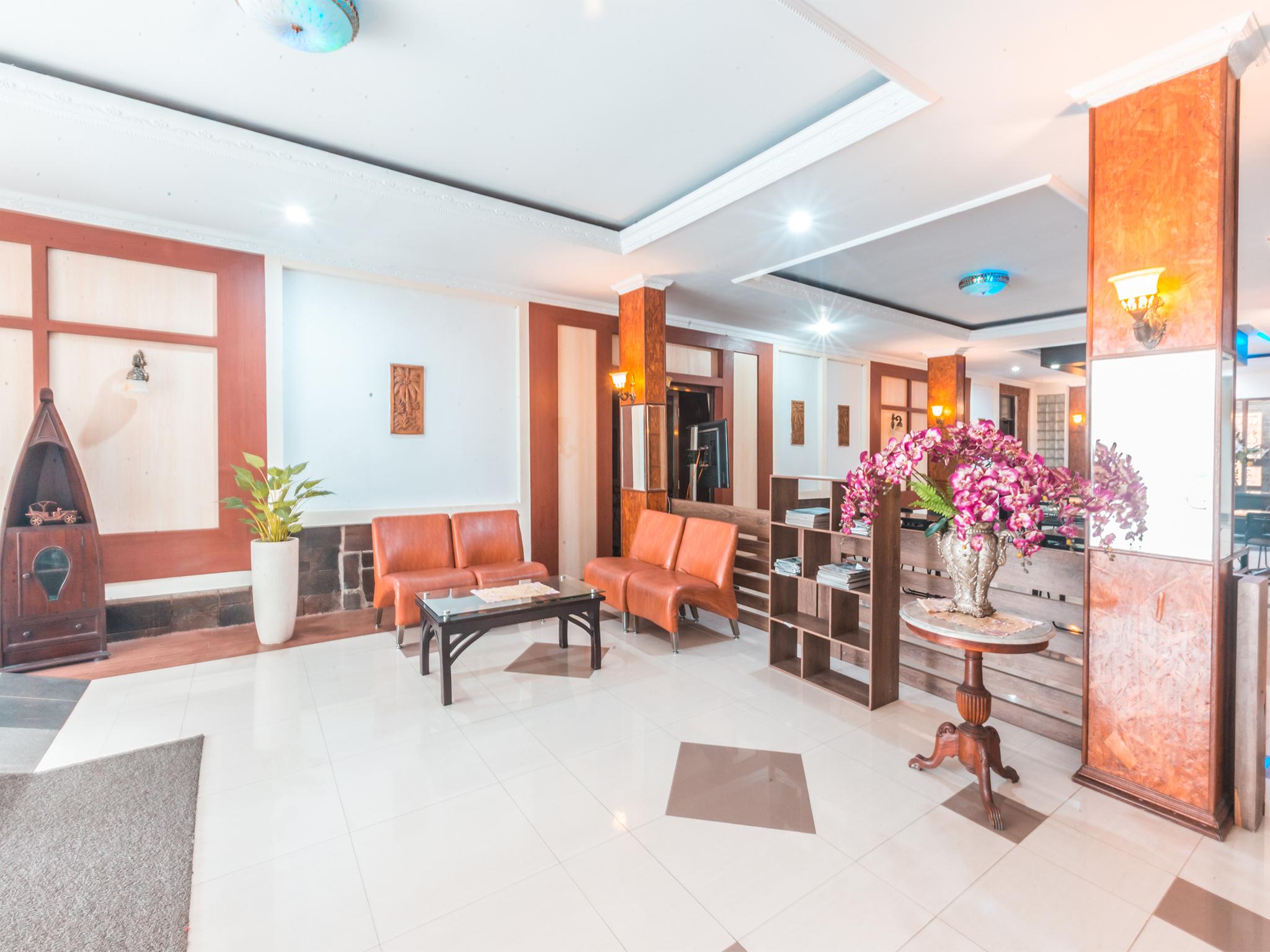 Oyo 1667 Wisma Lux Barkah Jakarta Eksteriør billede