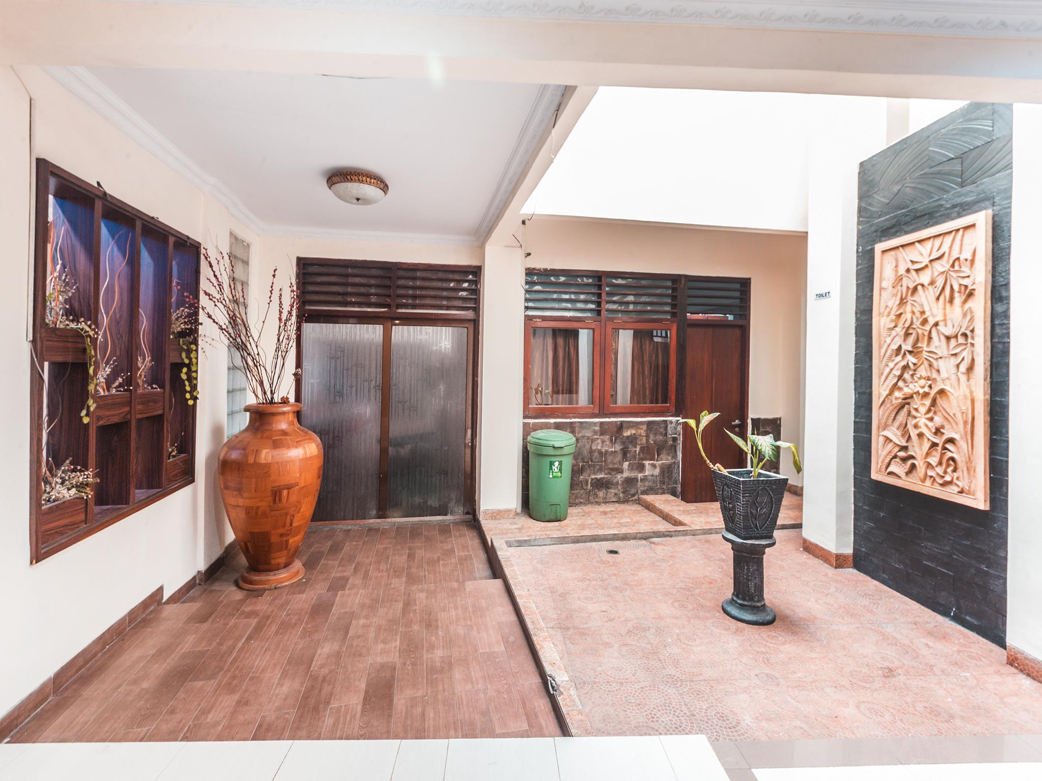 Oyo 1667 Wisma Lux Barkah Jakarta Eksteriør billede