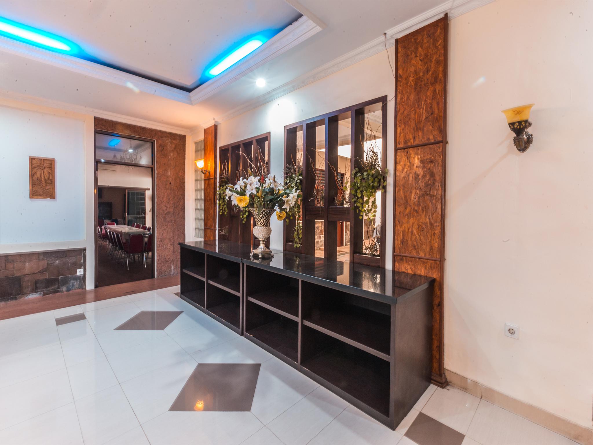 Oyo 1667 Wisma Lux Barkah Jakarta Eksteriør billede