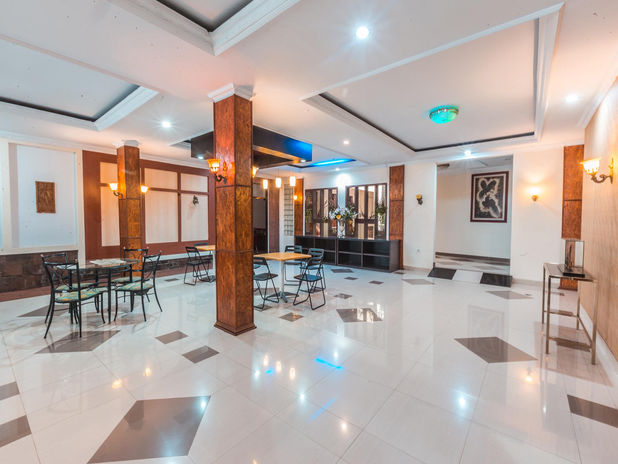 Oyo 1667 Wisma Lux Barkah Jakarta Eksteriør billede