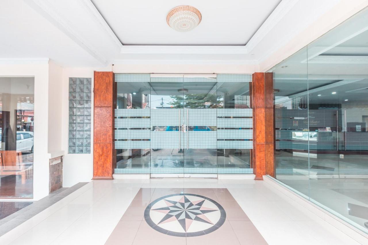 Oyo 1667 Wisma Lux Barkah Jakarta Eksteriør billede