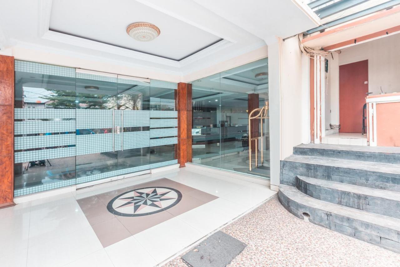 Oyo 1667 Wisma Lux Barkah Jakarta Eksteriør billede