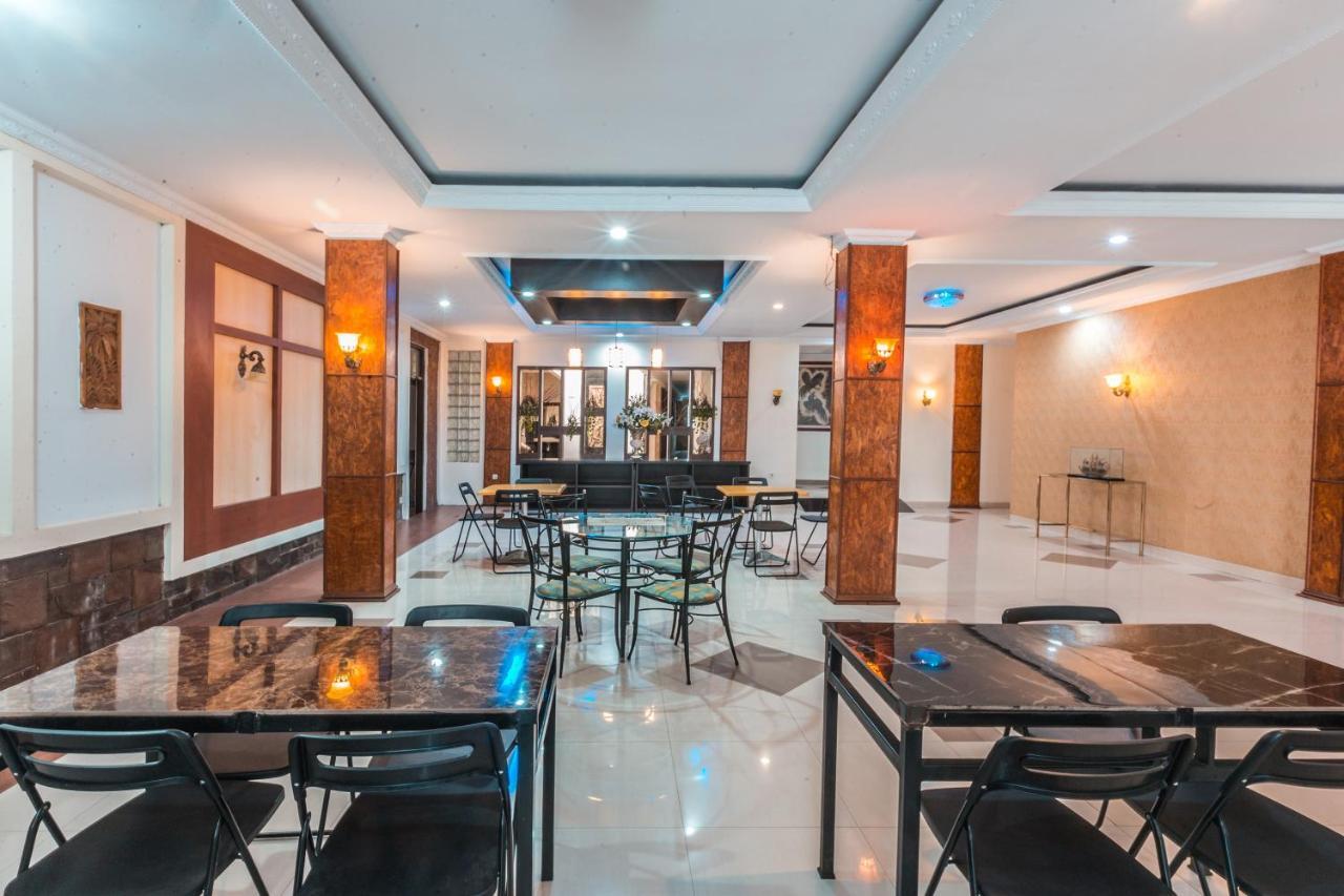 Oyo 1667 Wisma Lux Barkah Jakarta Eksteriør billede